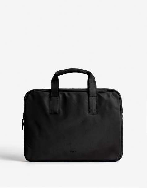 Porta noetbook de material reciclado para computadora de 17 pulgadas.