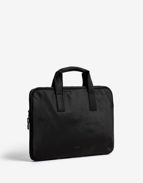 Porta noetbook de material reciclado para computadora de 17 pulgadas.