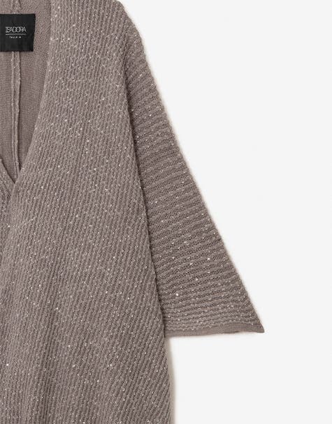 Poncho tejido con lentejuelas