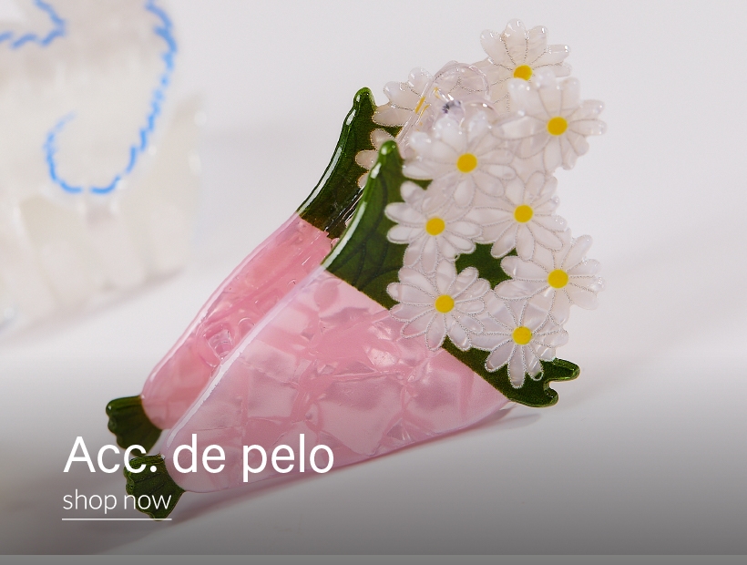 Productos de belleza y cuidado personal. Con inscripción "Beauty. Shop Now"